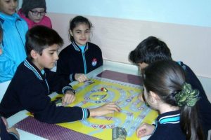 Oyun oynayarak trafik eğitimi