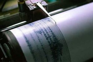 Fo&ccedil;a'da iki deprem!