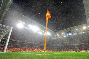 Arena'da ma&ccedil; &ouml;ncesi "beyaz s&uuml;rpriz"