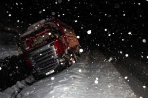 Karadeniz^de ulaşıma kar engeli