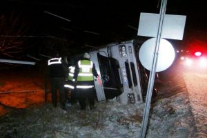 Aksaray'da kar ve buzlanma kazaları da beraberinde getirdi