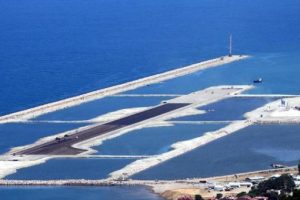 Denize yapılan havalimanın pist dolgusu tamamlandı