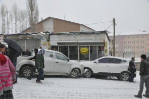 Kar kazaları beraberinde getirdi