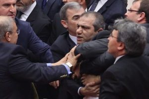Meclis'te &ccedil;ok ağır k&uuml;f&uuml;rler