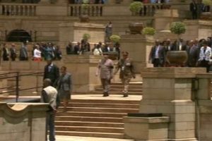 Mandela'nın naaşı ziyarete a&ccedil;ıldı