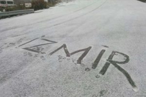 Kar, İzmir'e de "merhaba" dedi
