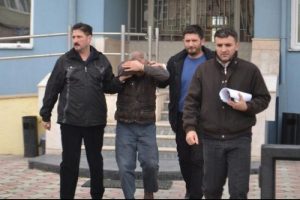 İ&ccedil;ki masasında arkadaşını &ouml;ld&uuml;rd&uuml;