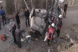 Ankara'da feci kaza: 1 &ouml;l&uuml;, 4 yaralı