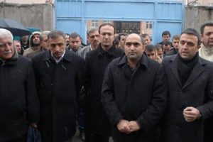 &Ouml;ğretmen sınıfta bı&ccedil;aklandı