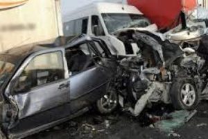 7 ara&ccedil; birbirine girdi, yol savaş alanına d&ouml;nd&uuml;