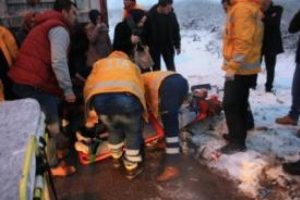 Buzlanan yolda feci kaza
