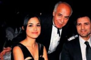 Rafet El Roman'dan sahnede ilan-ı aşk