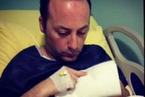 Tolga &Ccedil;evik hastaneye kaldırıldı ve apar topar ameliyata alındı..