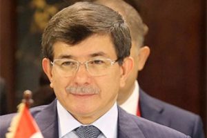 Davutoğlu'na Erivan'da 'soykırım' protestosu