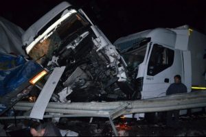 Yol savaş alanına d&ouml;nd&uuml;