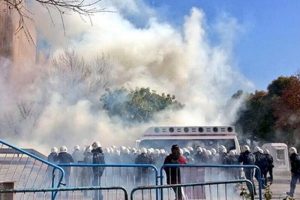 Gezi duruşması &ouml;ncesi biber gazı
