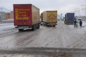 TIRların buzla dansı