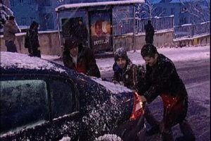 Yollar buz pistine d&ouml;nd&uuml;