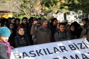 &Ouml;ğrencilerden uyarı eylemi