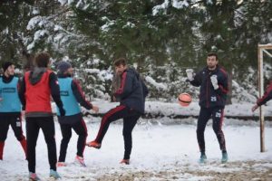 Orhangazispor kar altında &ccedil;alıştı