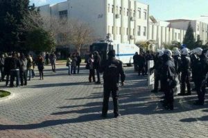 Ege &Uuml;niversitesi savaş alanına d&ouml;nd&uuml;