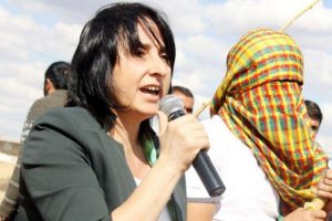 Bayrağı direkten indirenler tutuklandı