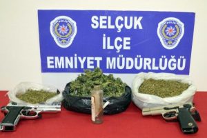Uyuşturucu partisine polis baskını