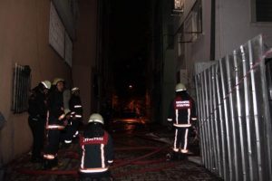 İtfaiye yine dar sokağa takıldı