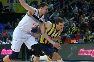 Fenerbah&ccedil;e &Uuml;kler'e evinde şok!