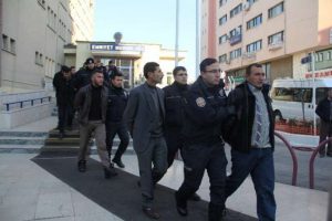'Gazeteciler' grubuna şafak operasyonu