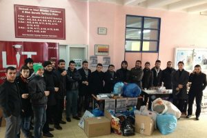 İlahiyat &ouml;ğrencilerinden Suriyeli yetimlere yardım