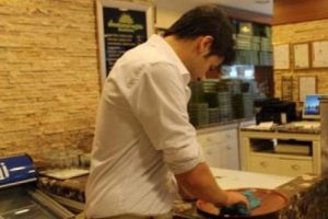Emrah'ın Bursa'da &ccedil;alışan oğlunu işten attılar!