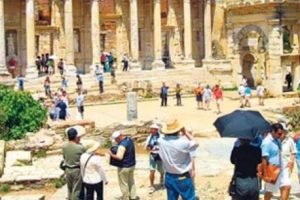 Turizmin ekonomiye katkısı artacak
