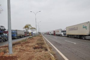 Cilveg&ouml;z&uuml; sınır kapısı ara&ccedil; trafiğine a&ccedil;ıldı