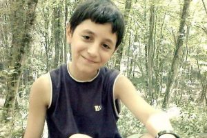 &Ouml;nce &ccedil;arptı sonra teslim oldu