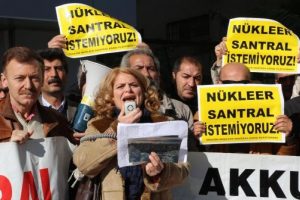 İki &uuml;niversiteyi konferanstan &ccedil;ekilmek zorunda kaldı
