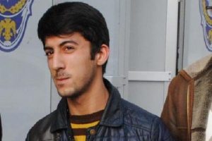 25 arabanın lastiğini kesti