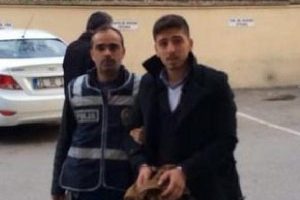 Sevgilisini &ouml;zleyince yakayı ele verdi