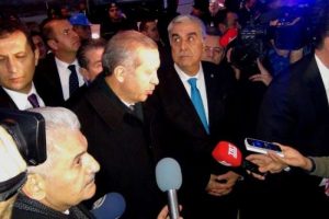 Erdoğan: "Yıldırım'ın ne kadar g&ouml;n&uuml;ll&uuml; olduğu g&uuml;l&uuml;ş&uuml;nden belli"
