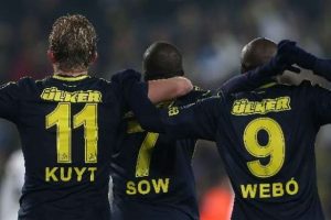 Fenerbah&ccedil;e Akhisar'ı 4 golle ge&ccedil;ti