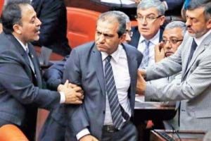 Meclis'te k&uuml;f&uuml;rleşmeler artınca...