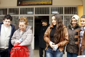 Ortaokul &ouml;ğrencilerinin telafi sınavı sevinci