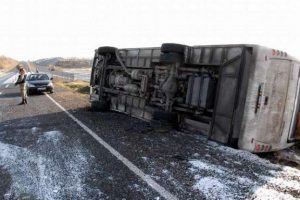 Şanlıurfa'da feci kaza: 1 &ouml;l&uuml;, 23 yaralı