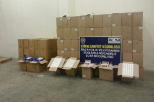 Sigara ka&ccedil;ak&ccedil;ıları kıskıvrak