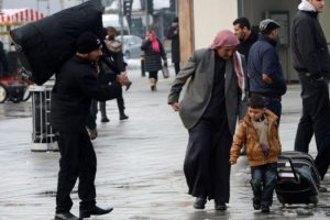 Suriyelilere "ge&ccedil;ici kimlik" verilecek