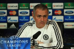 Chelsea emektarları bırakmıyor!
