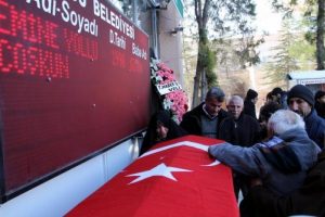 Kaza kurbanı &ouml;ğretmen toprağa verildi