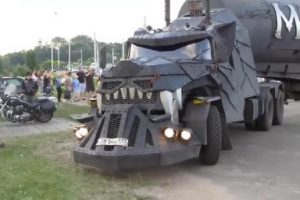 Bu TIR'ı g&ouml;ren bir kez daha bakıyor