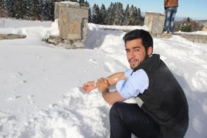 Uludağ'da karla abdest