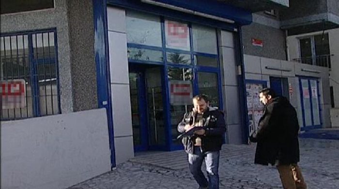 Markette silahlı soygun girişimi